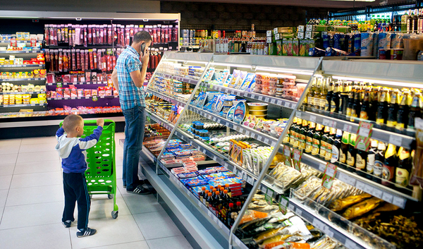 Крупный продуктовый магазин с высокой посещаемостью